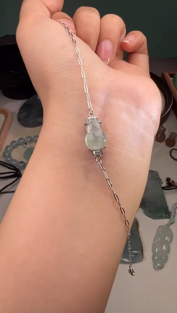 定制翡翠未镶嵌葫芦手链