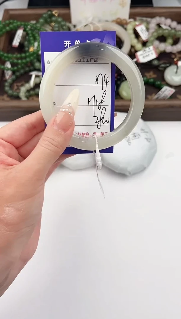 未镶嵌手镯和田玉74颜色微差无瑕疵