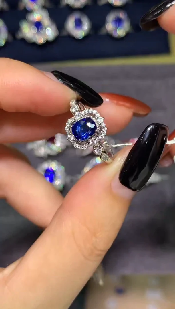 戒指蓝宝石18K金镶嵌1.01ct