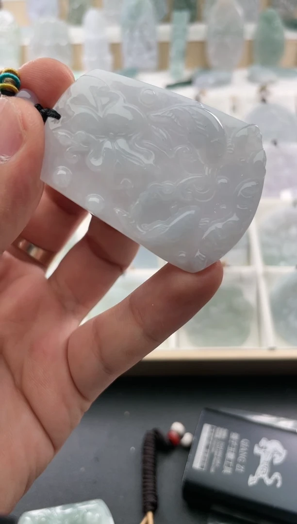 翡翠未镶嵌颈饰..../5/25/ 401