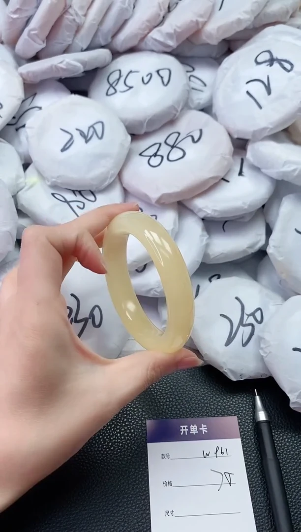 【闪购商品】石英质玉手镯未镶嵌W961