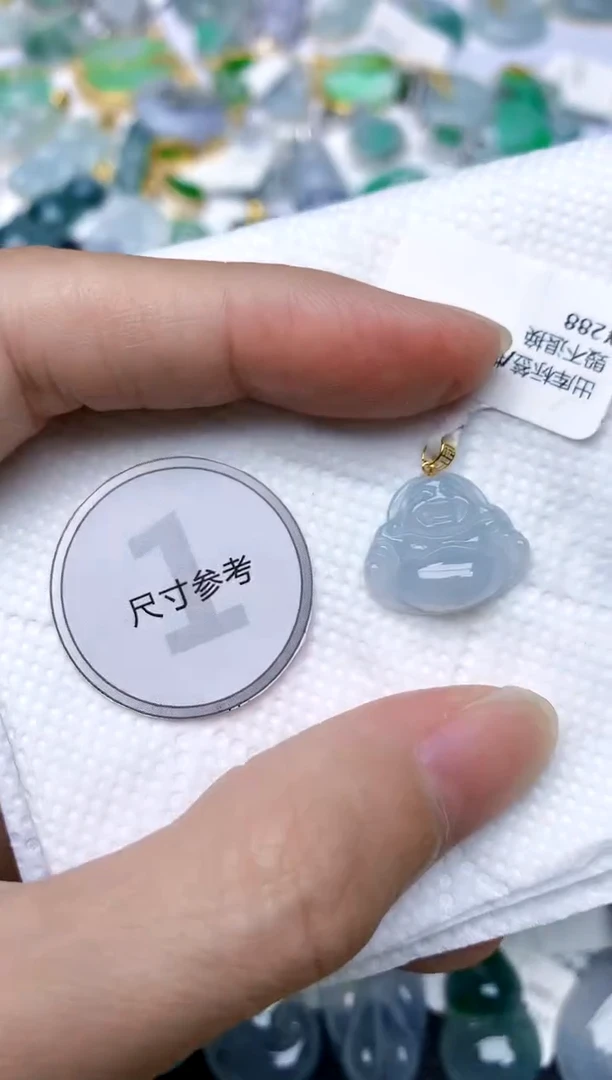 颈饰18K金镶嵌翡翠天然A货翡翠