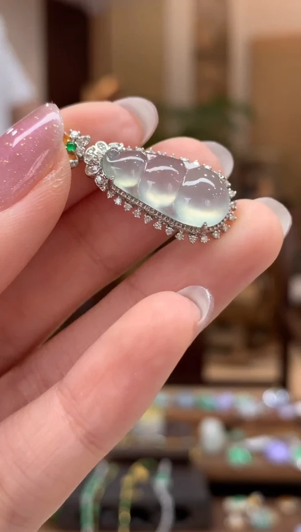 翡翠18K金镶嵌吊坠(不含链)豆子