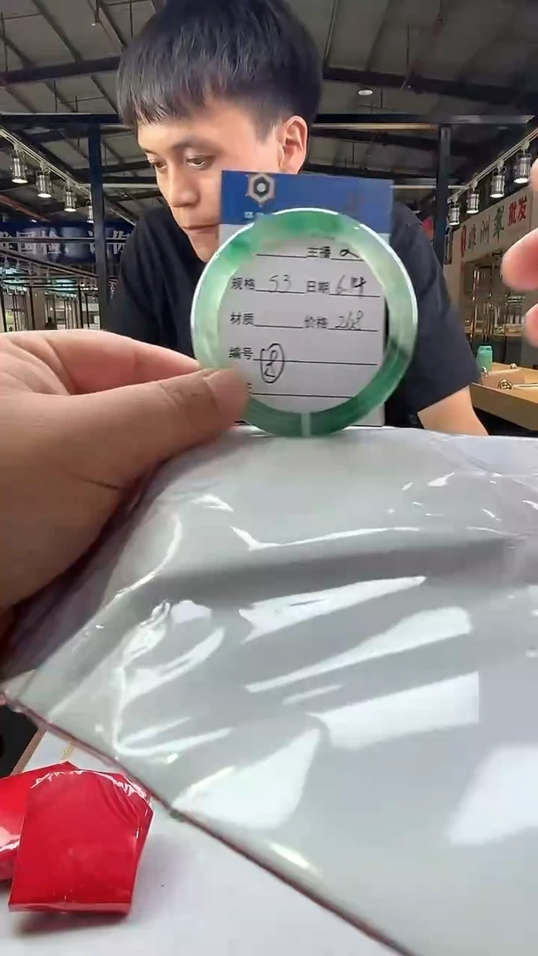 石英质玉（非洲翠）手镯未镶嵌非洲翠/精美非洲翠手镯