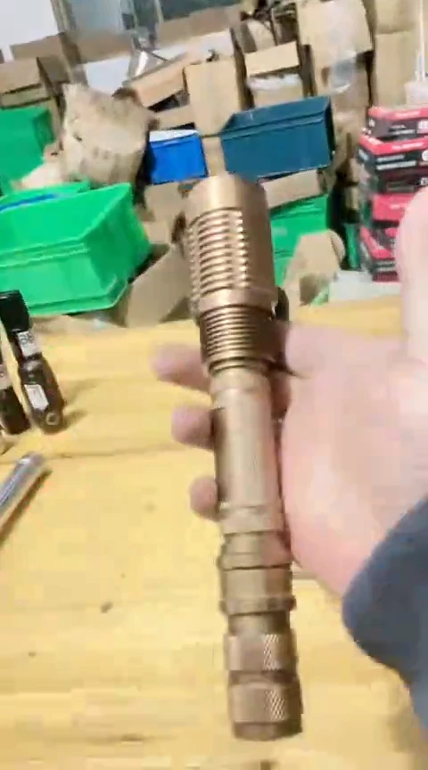 B860变焦串联18650款不带电池