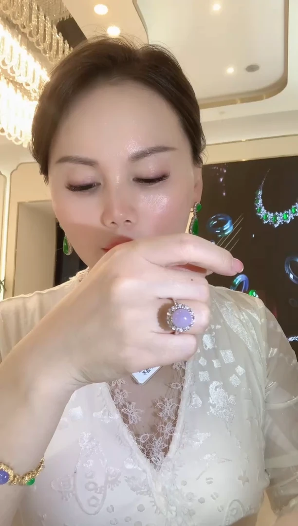 18K金镶嵌戒指翡翠D13 紫货有一定色差