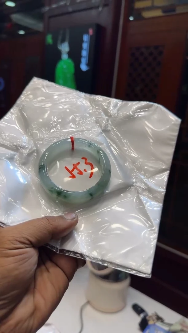 未镶嵌手镯翡翠手镯