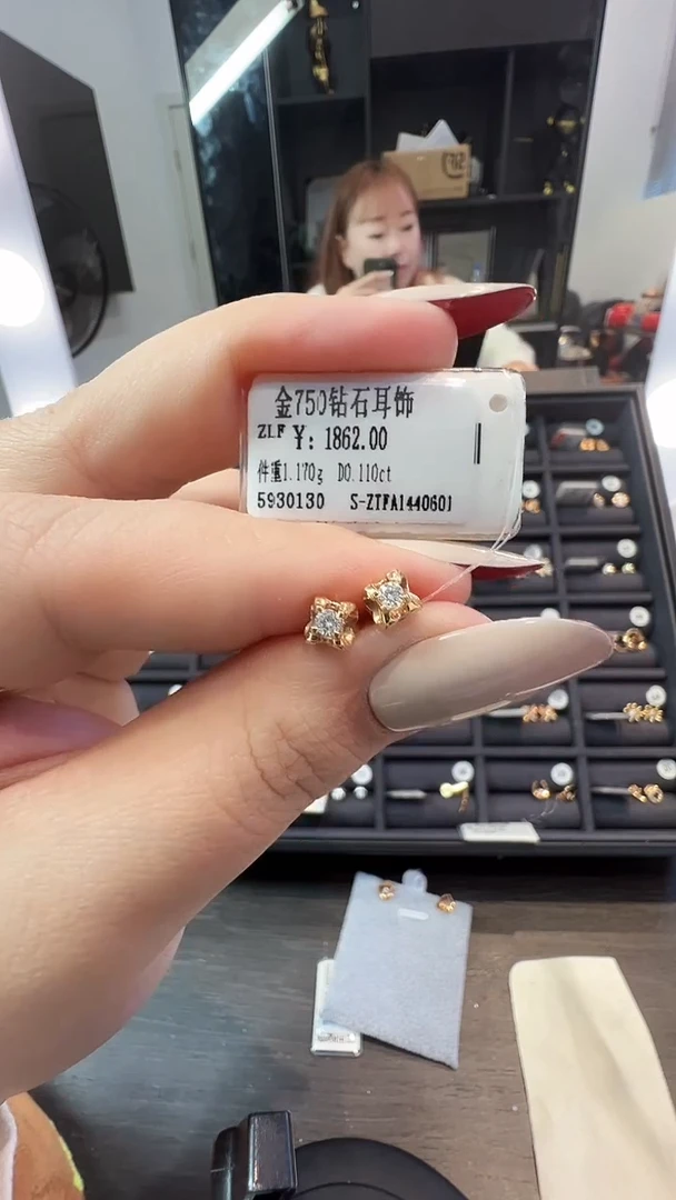 18K金镶嵌耳饰钻石天然真金真钻