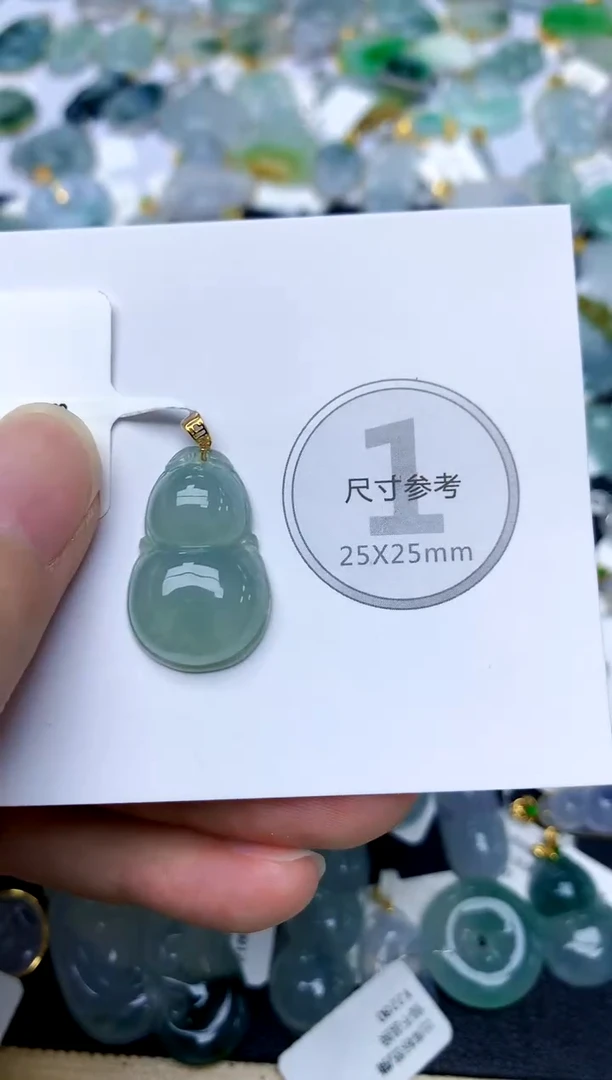 颈饰18K金镶嵌翡翠天然A货翡翠