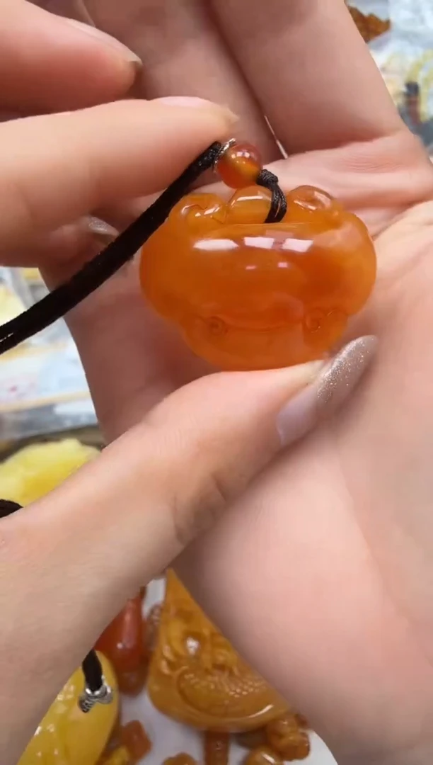 裸石琥珀未镶嵌如图