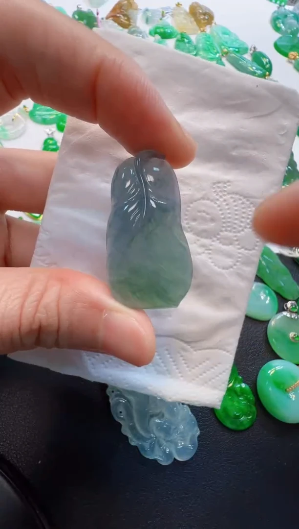 翡翠未镶嵌吊坠(不含链)900