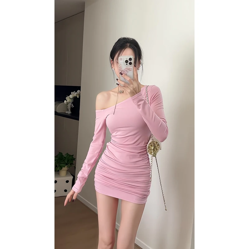 辣妹性感斜肩长袖连衣裙女韩版纯欲小心机修身弹力短款包臀打底裙