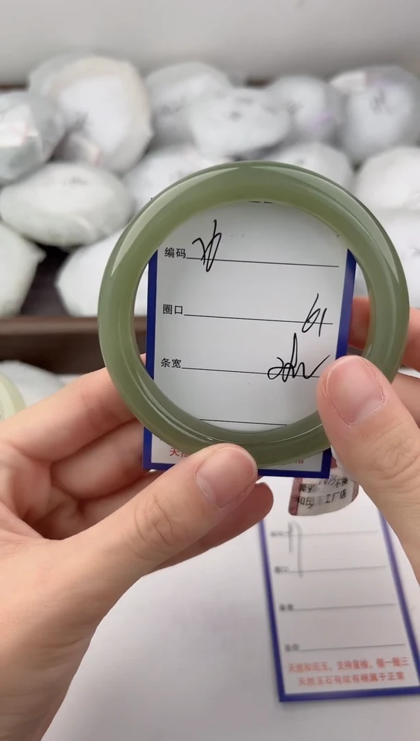 未镶嵌手镯和田玉76颜色微差无瑕疵