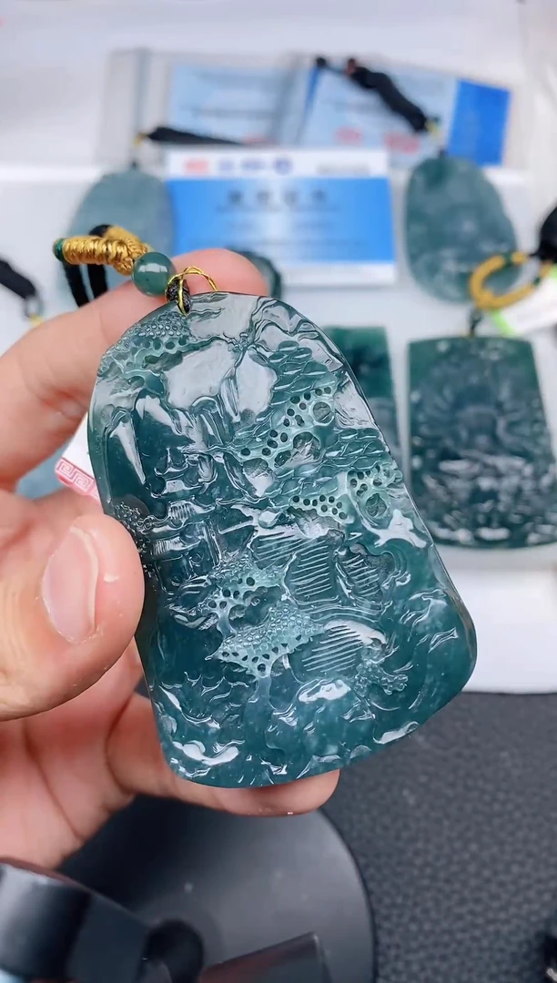 颈饰未镶嵌翡翠