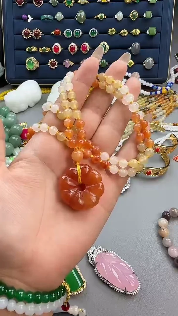 石英质玉（金丝玉）未镶嵌吊坠(赠链)多样性发货拍一发一