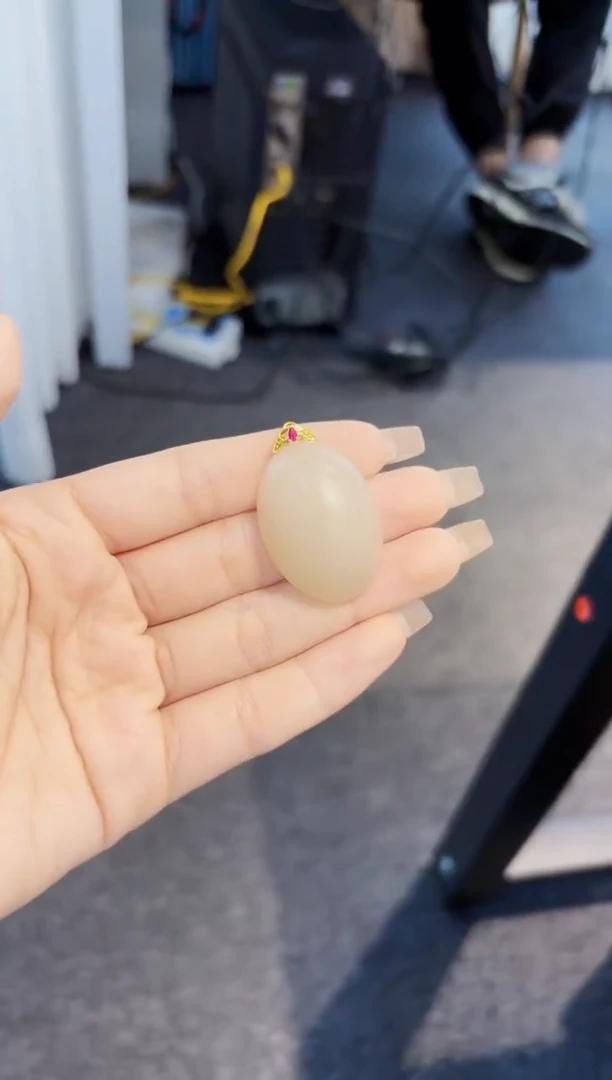 【闪购商品】和田玉18K金镶嵌吊坠(不含链)藕粉鸽子蛋 多样性发一件