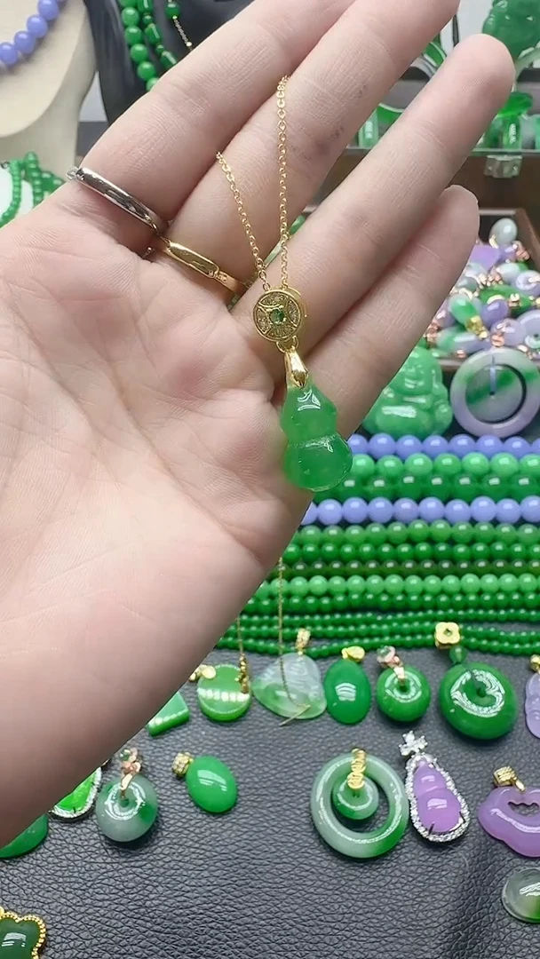 颈饰未镶嵌翡翠冰绿葫芦