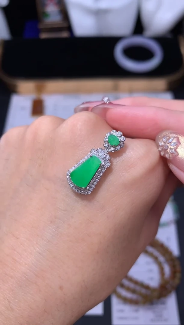 18K金镶嵌定制翡翠48小时鉴赏期 退货不扣服务费