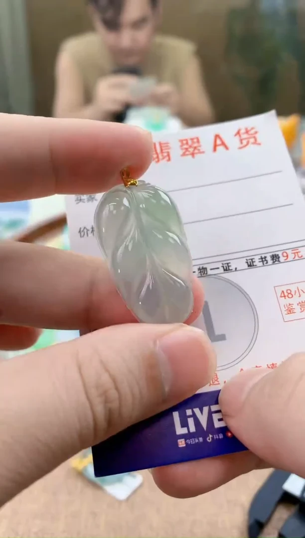颈饰18K金镶嵌翡翠天然A货翡翠挂件