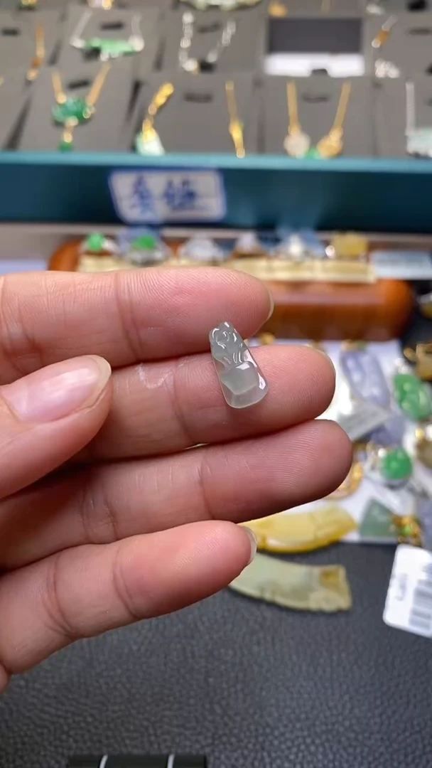 颈饰未镶嵌翡翠净货40505