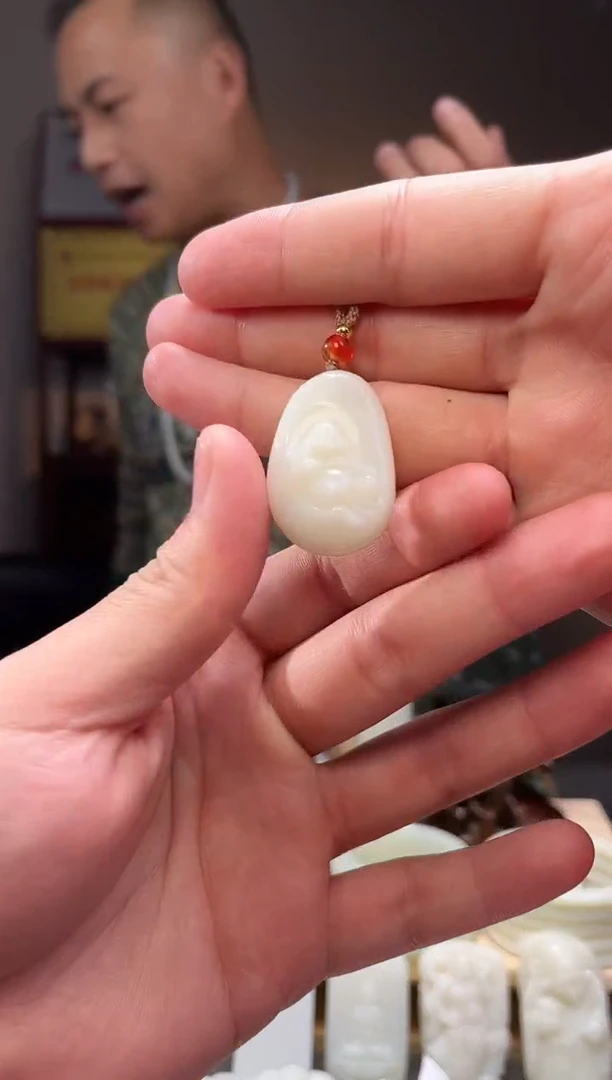 颈饰未镶嵌和田玉吊坠