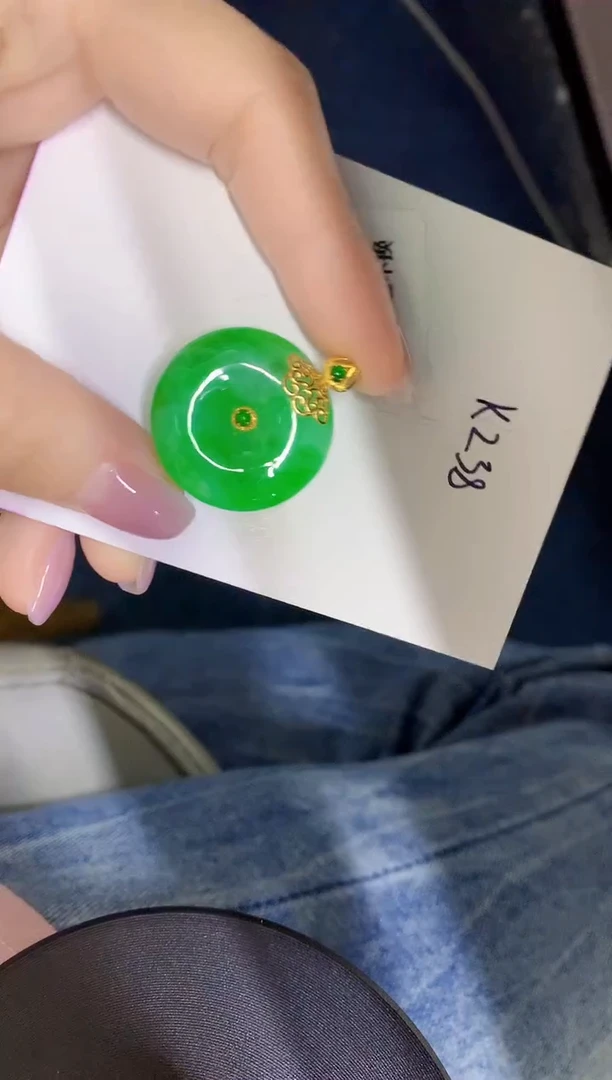 颈饰18K金镶嵌翡翠缅甸天然翡翠A货