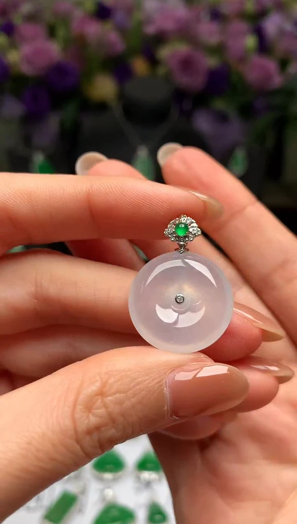 颈饰18K金镶嵌翡翠平安扣