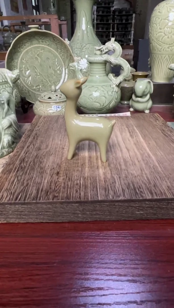 耀州窑青瓷小鹿摆件