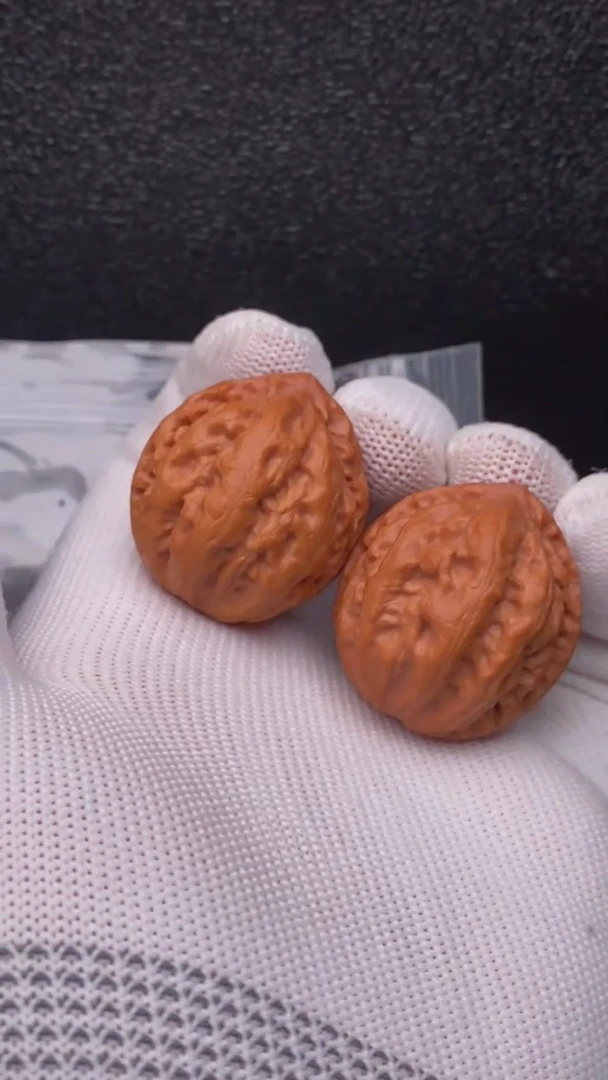 【闪购商品】文玩核桃把件龙筋