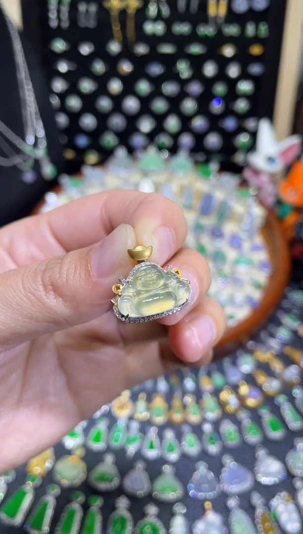 颈饰18K金镶嵌翡翠玻璃种黄翡佛公吊坠