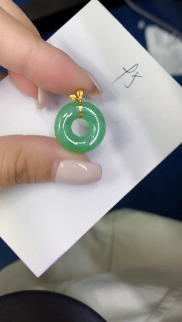 颈饰18K金镶嵌翡翠缅甸天然翡翠A货
