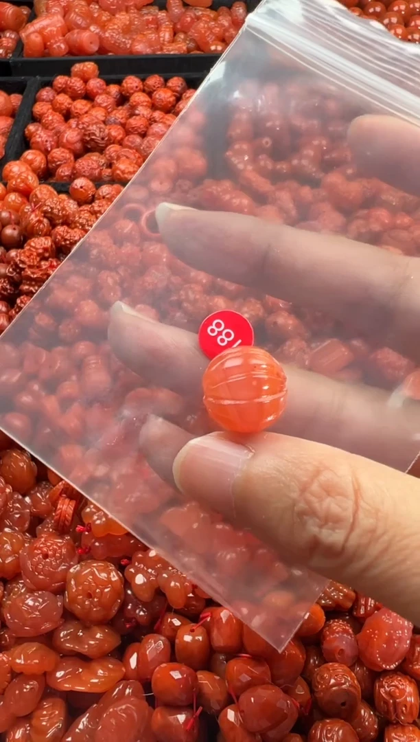 颈饰未镶嵌南红玛瑙1