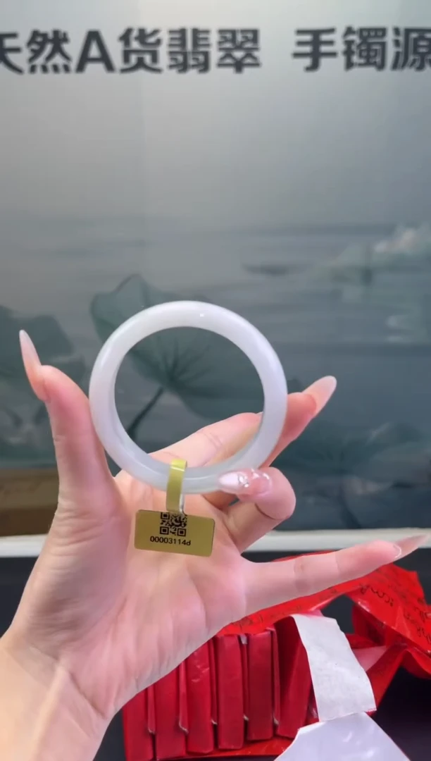 翡翠手镯未镶嵌翡翠手镯