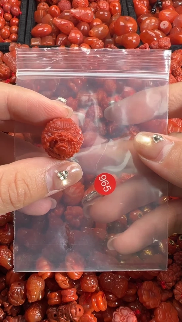 南红玛瑙未镶嵌颈饰1