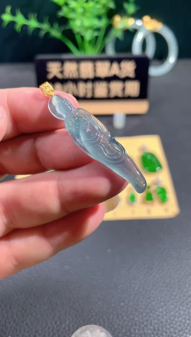 翡翠18K金镶嵌颈饰翡翠