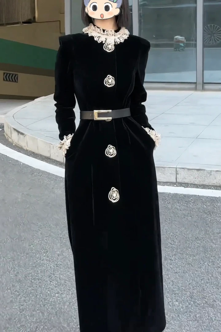 2025秋冬季新款黑色圆领时尚收腰显瘦气质女士网红洋气百搭连衣裙