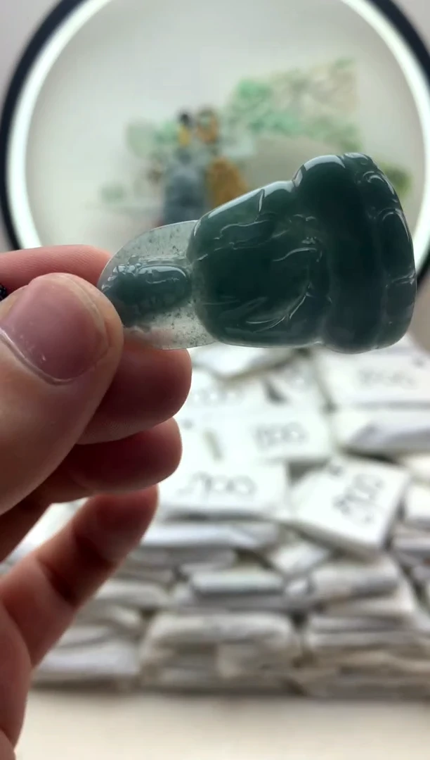 颈饰未镶嵌翡翠小观音