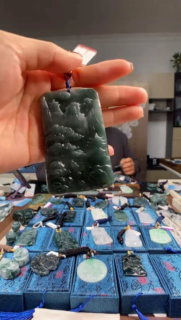 颈饰未镶嵌翡翠多样性发其一