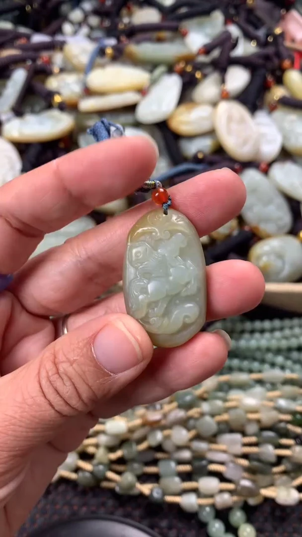 【闪购商品】和田玉颈饰未镶嵌多样性发货没有证书拍一发一有瑕