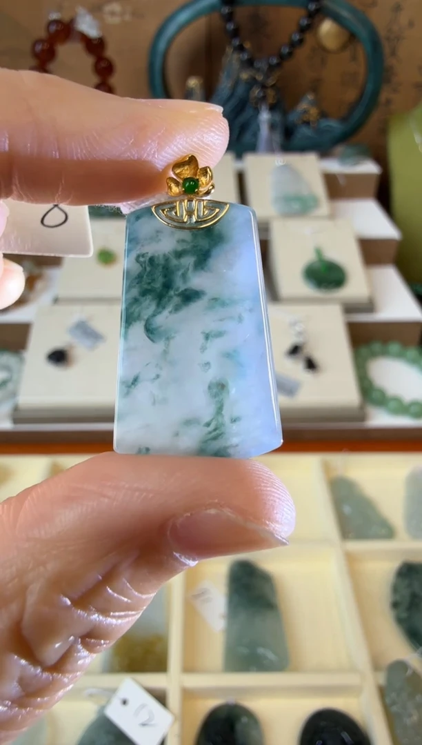 翡翠挂件18K金镶嵌A货翡翠多样性孤品