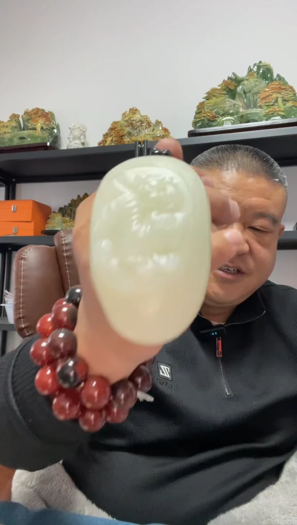未镶嵌手把件石英质玉阿富汗猛虎下山