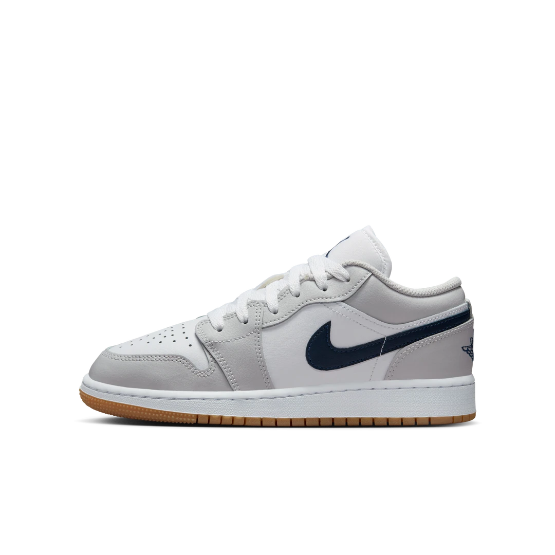 NIKE/耐克女子AJ1GS时尚低帮复古休闲板鞋灰白运动鞋 553560146