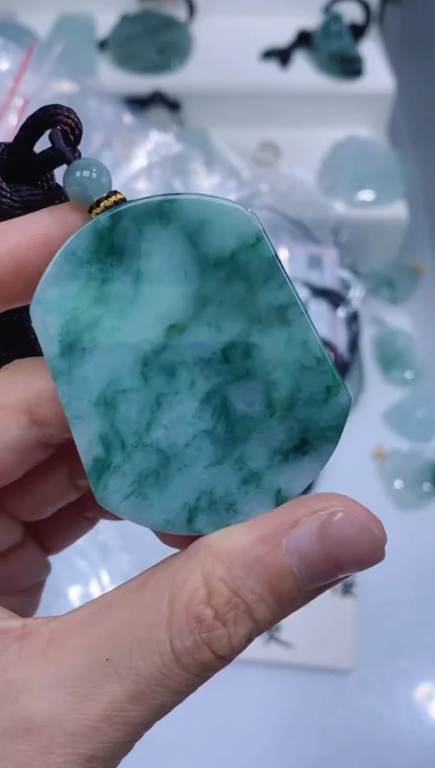 颈饰未镶嵌翡翠吊坠