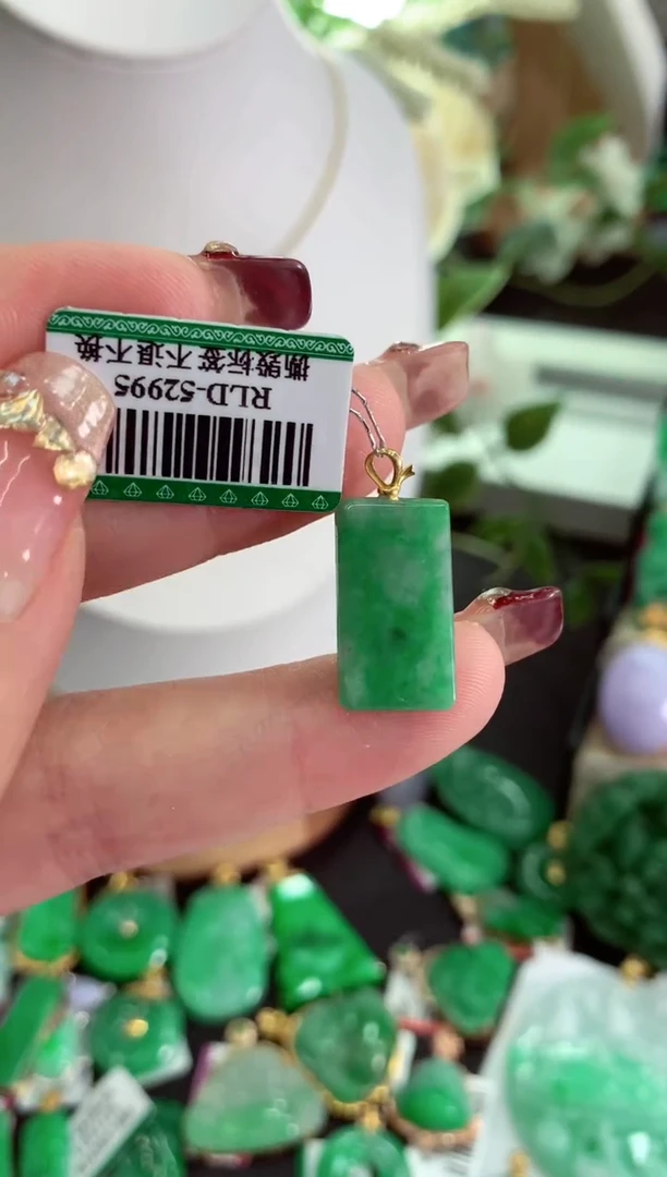 【闪购商品】翡翠吊坠(不含链)18K金镶嵌挂件