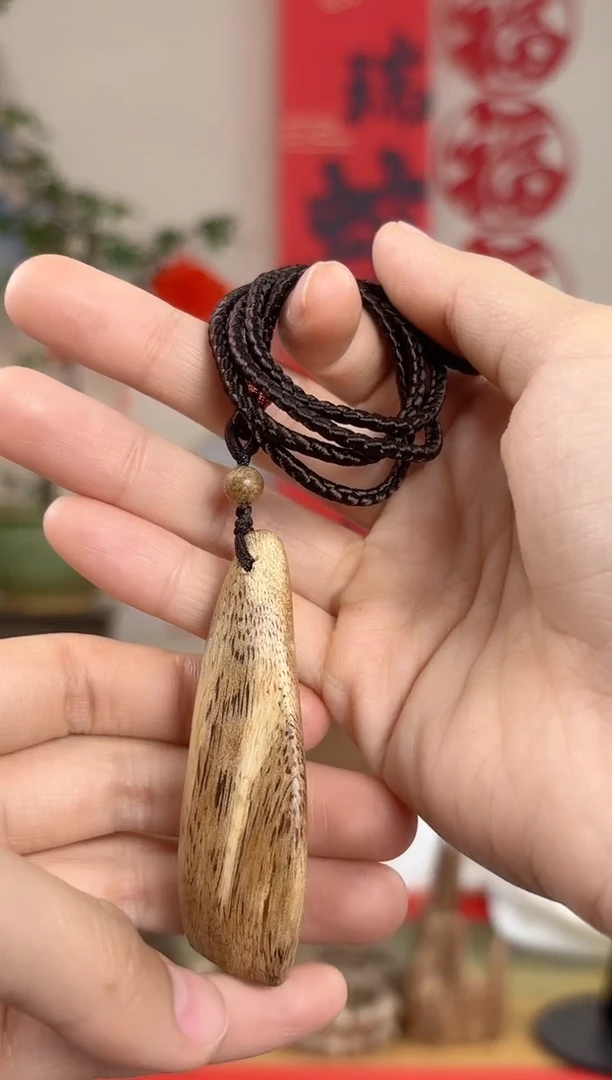 【闪购商品】沉香吊坠海南天然野黄油格吊坠沉香多样性发货