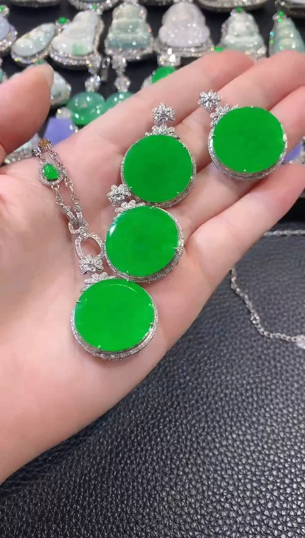 吊坠(不含链)18K金镶嵌翡翠A13 多样性发货一件