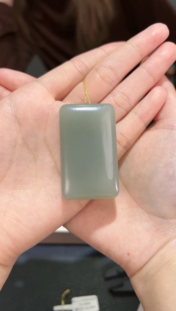 【闪购商品】和田玉（糖玉）颈饰未镶嵌且末料青白玉无事牌