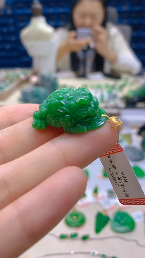 颈饰18K金镶嵌翡翠新号开播 全场乱卖