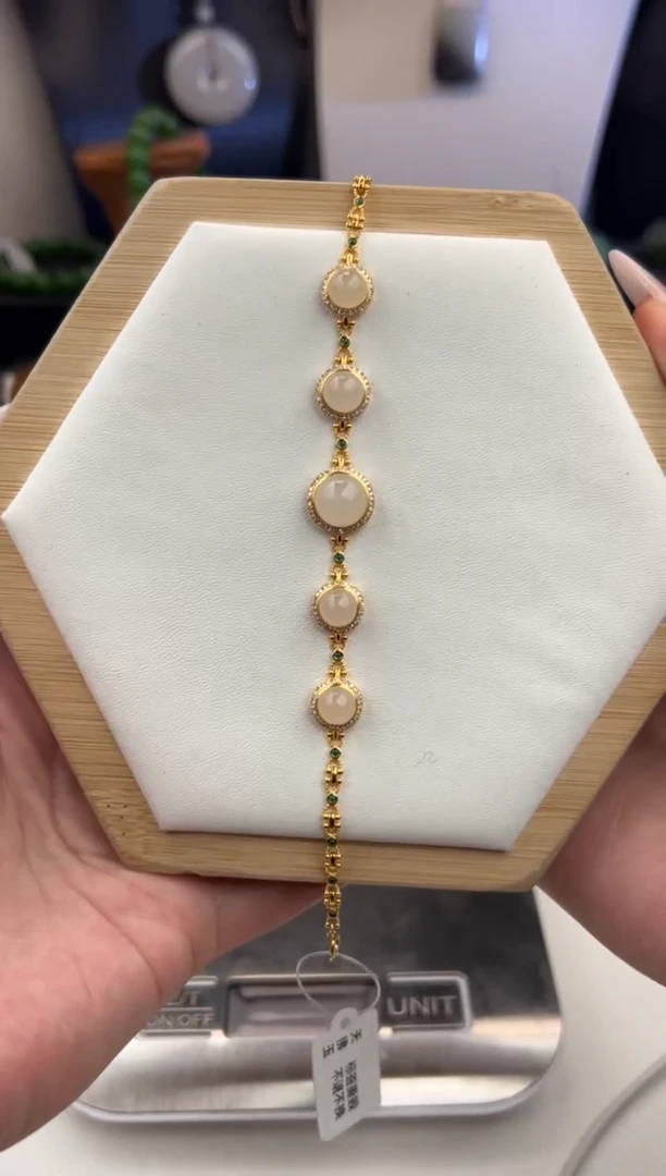 18K金镶嵌手链和田玉12800