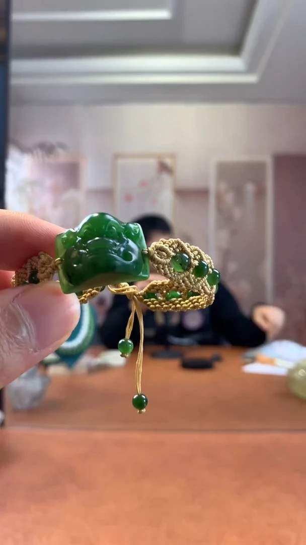 未镶嵌和田玉挂件俄碧兽面手牌